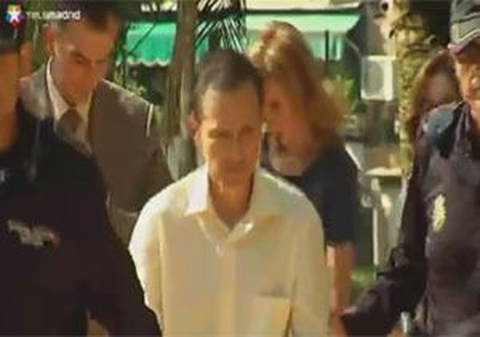 Bretón es increpado por medio centenar de personas cuando acudía al juzgado