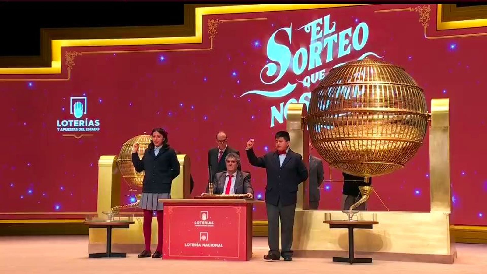 Piero y Alisce cantan el 78477, el cuarto premio de la Lotería de Navidad que ha caído en Getafe, San Lorenzo de El Escorial y Madrid