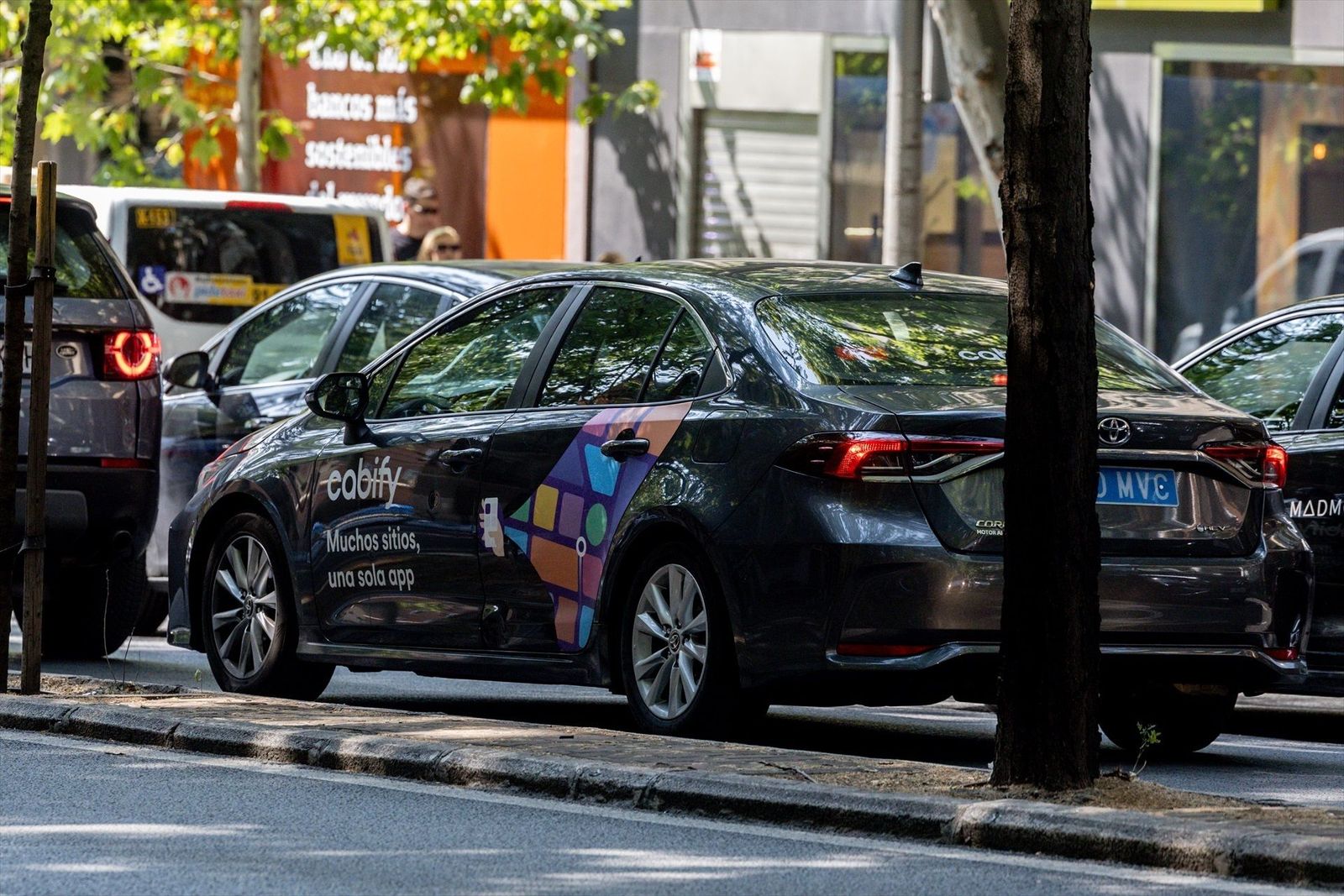 Piden paralizar la entrada de 8.500 VTC más en Madrid por sus efectos en el tráfico