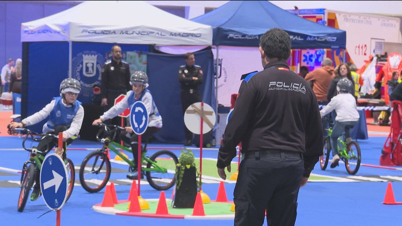 Los cuerpos de seguridad y emergencias del Ayuntamiento de Madrid participan en 'Juvenalia'