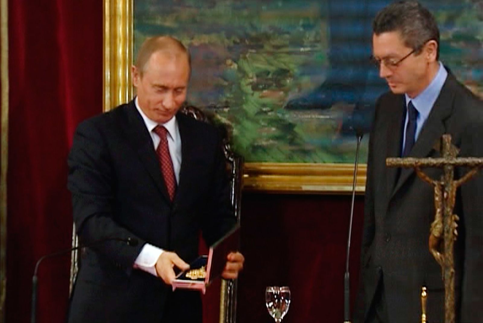 Todos los grupos políticos de Cibeles menos Vox  apoyan la retirada de la Llave de Oro de Madrid a Putin