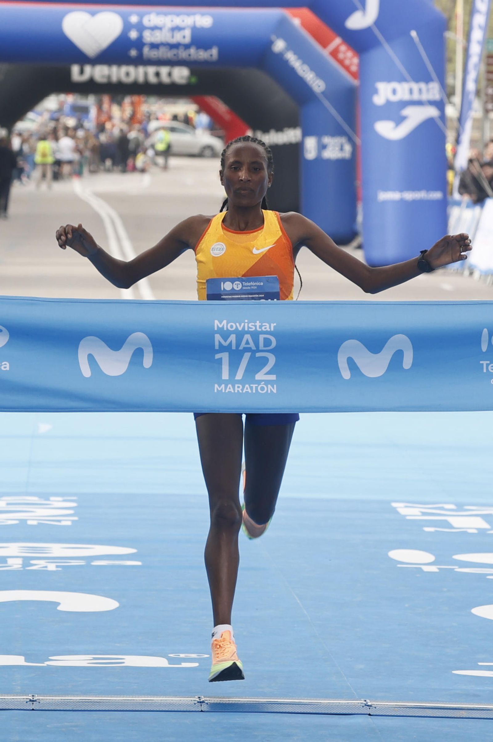 La keniana Kebeda, ganadora de la Media Maratón de Madrid