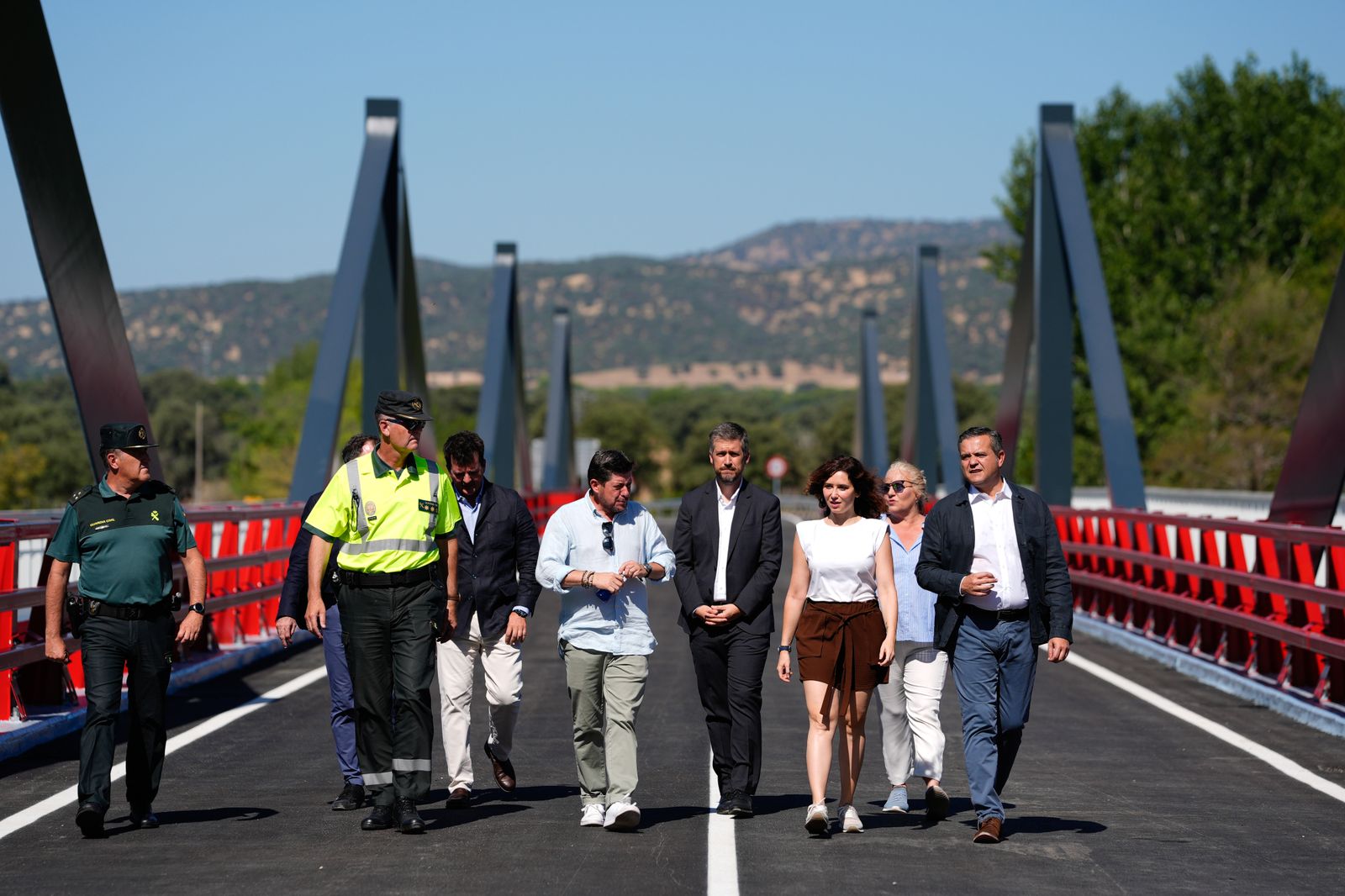 Ayuso inaugura los tres nuevos puente de Aldea del Fresno destruidos por la DANA de 2023