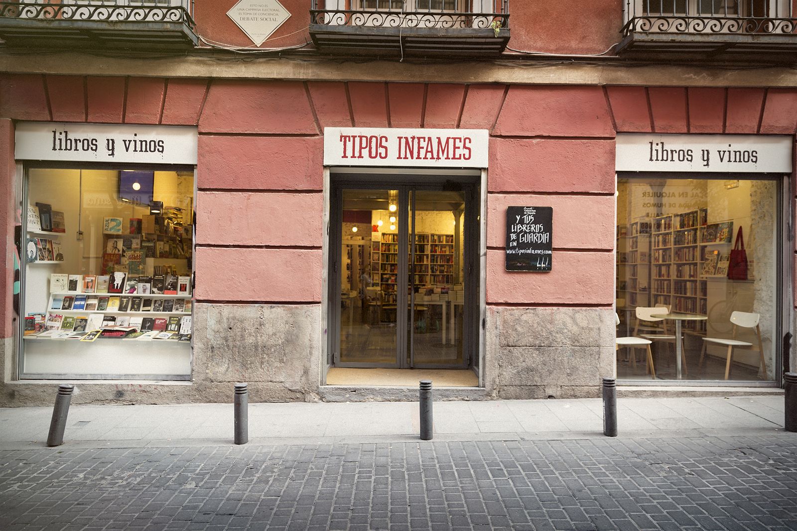 La librería Tipos Infames cierra tras 15 años: vender libros ya no es suficiente para cubrir gastos