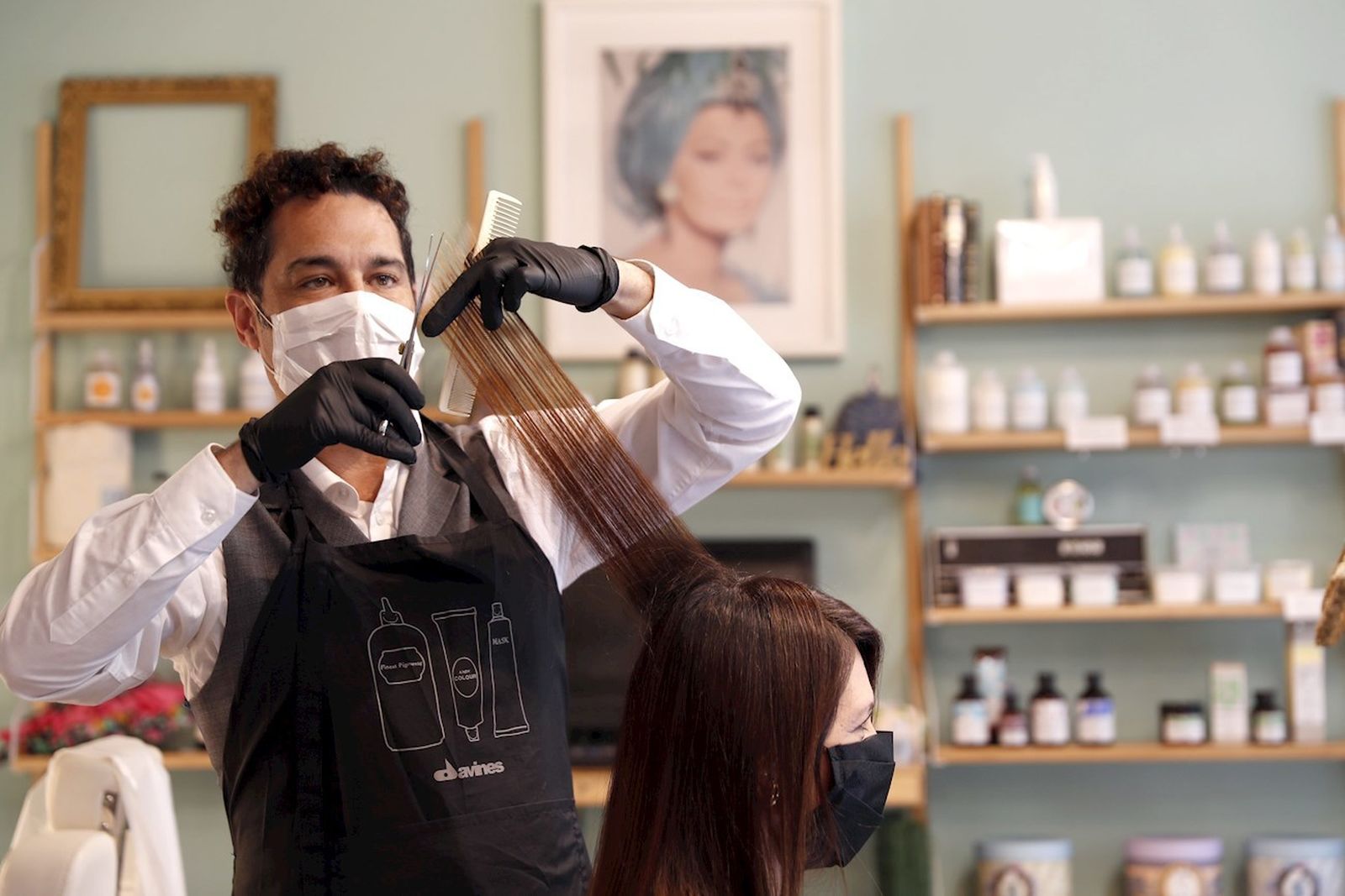 Peluquero preparado para afrontar la fase 0 de desescalada