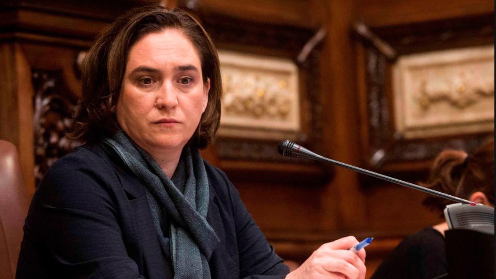Colau pierde la cuestión de confianza y reta a la oposición a proponer otro alcalde