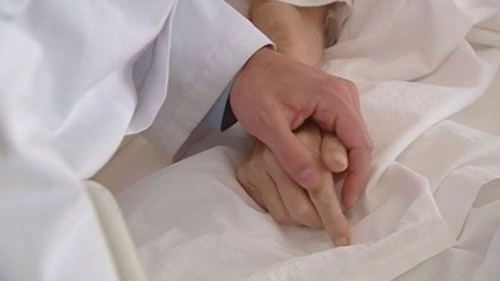 La ley de muerte digna regula en Madrid los cuidados paliativos y recoge el testamento vital
