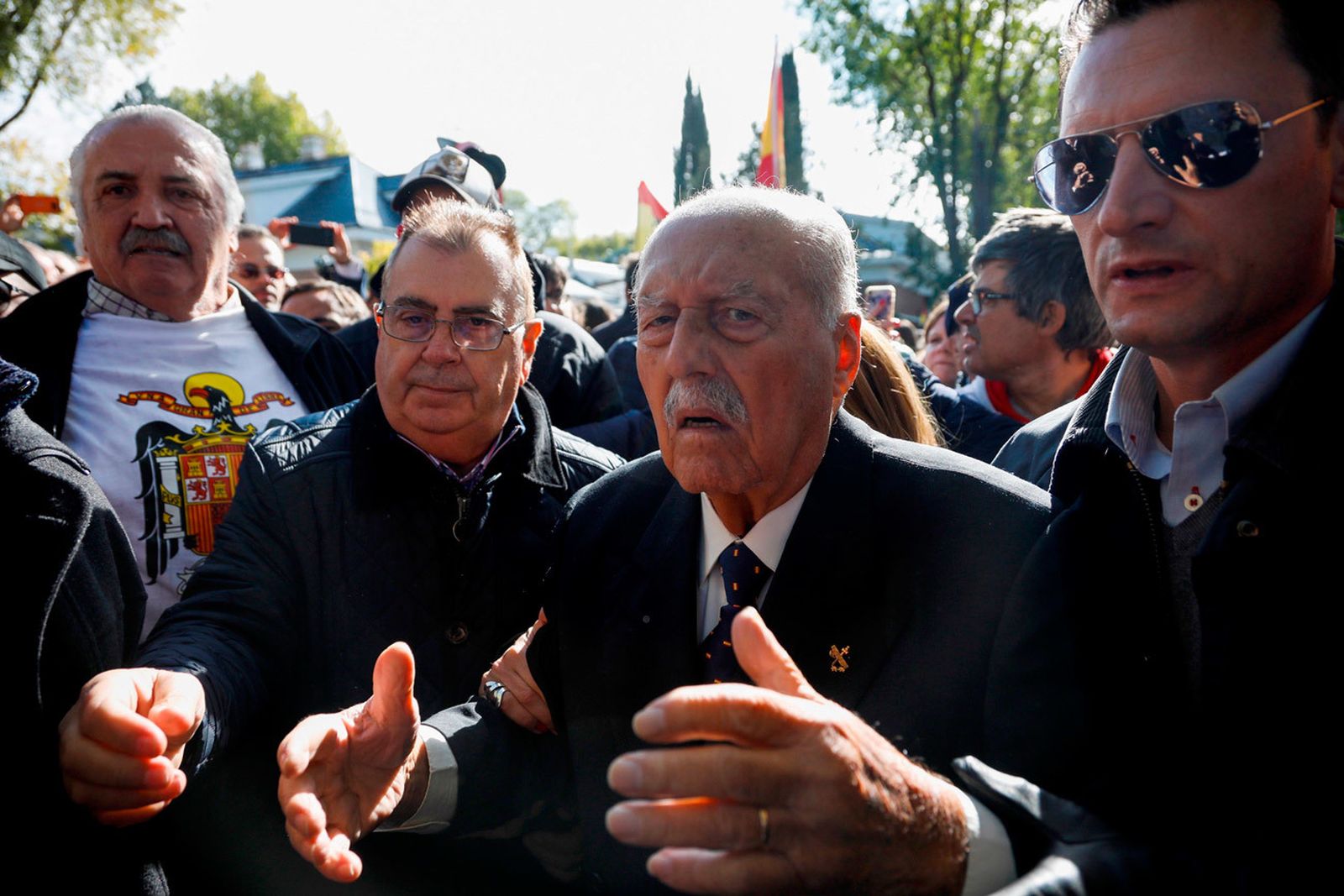El ex teniente coronel, Antonio Tejero, se sumaba a las concentraciones en El Pardo-Mingorrubio, el día de la reinhumación de los restos de Francisco Franco.