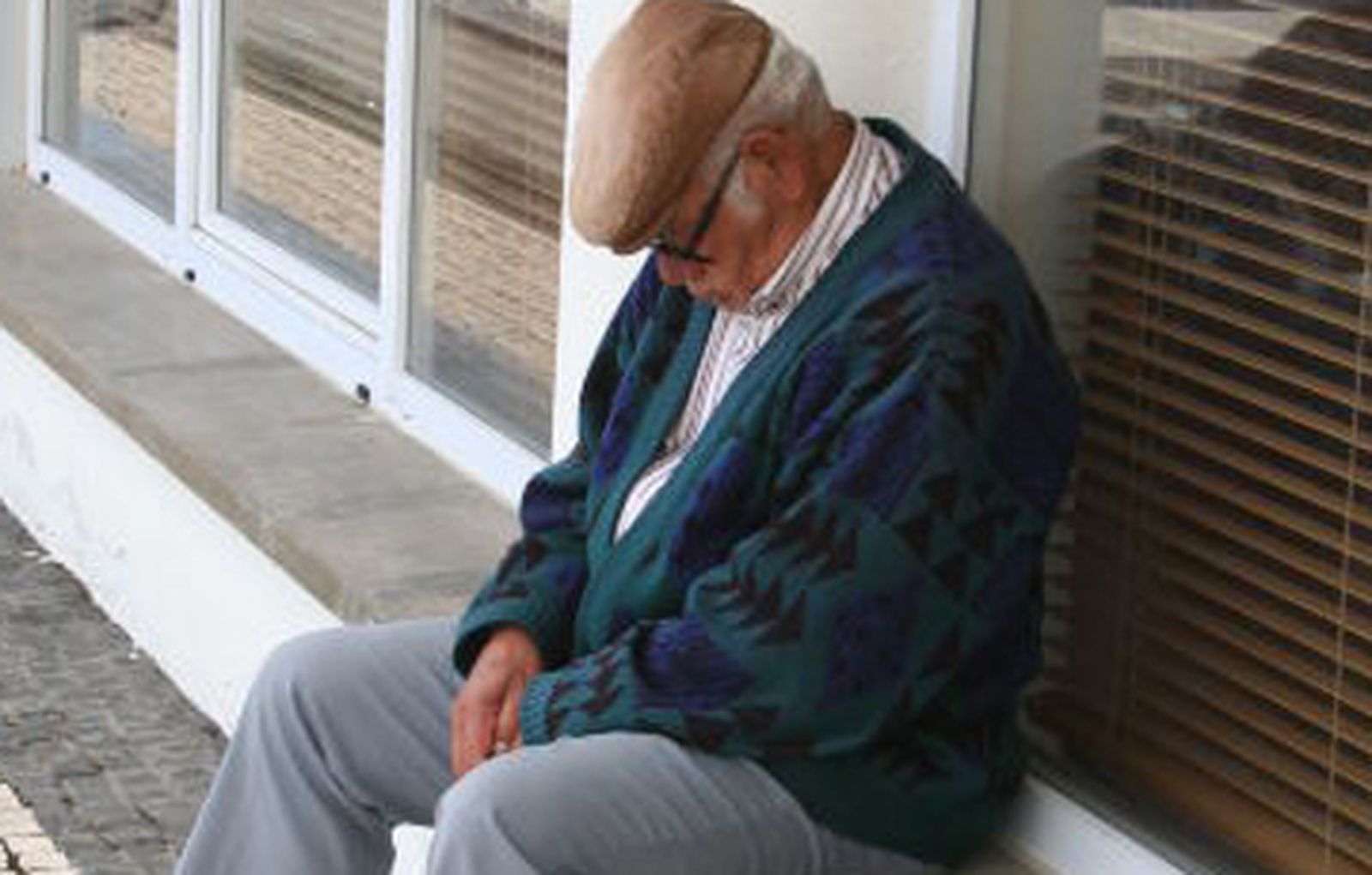 anciano_durmiendo_pensiones