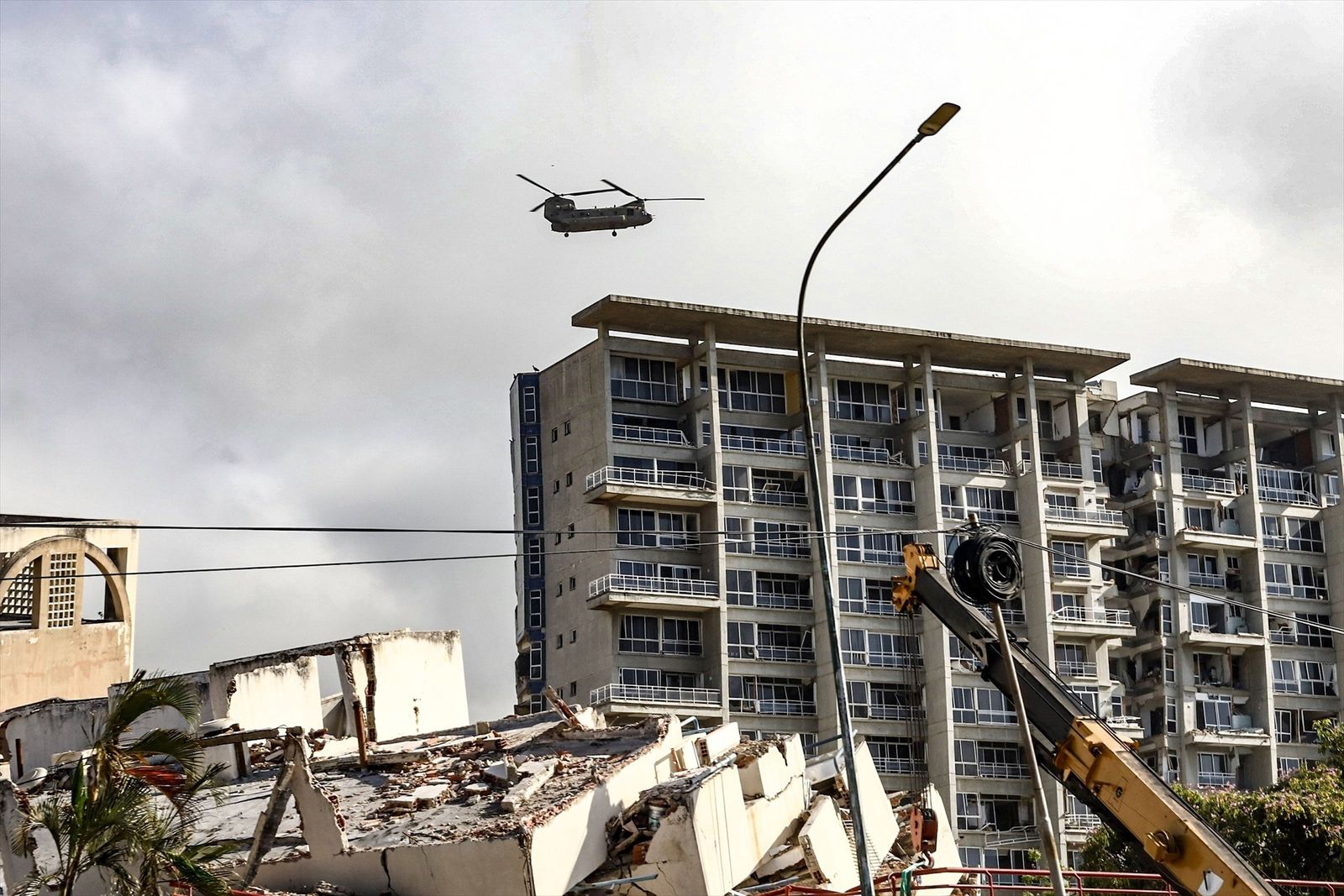 Equipos de rescate continúan las labores de búsqueda