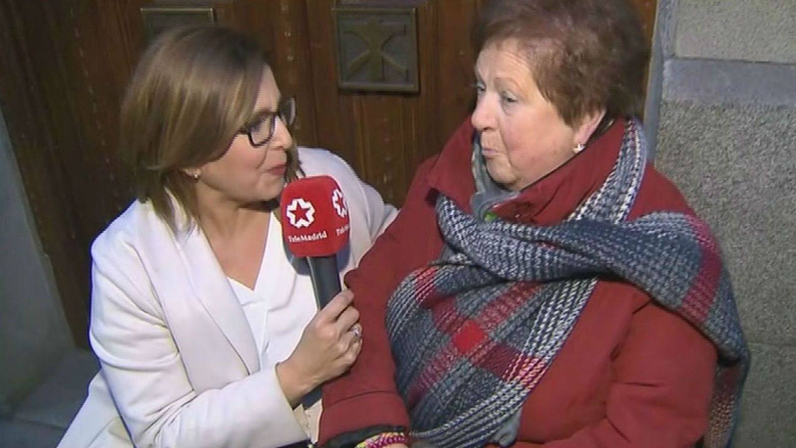 Emoción y devoción para ser los primeros en besar al Cristo de Medinaceli