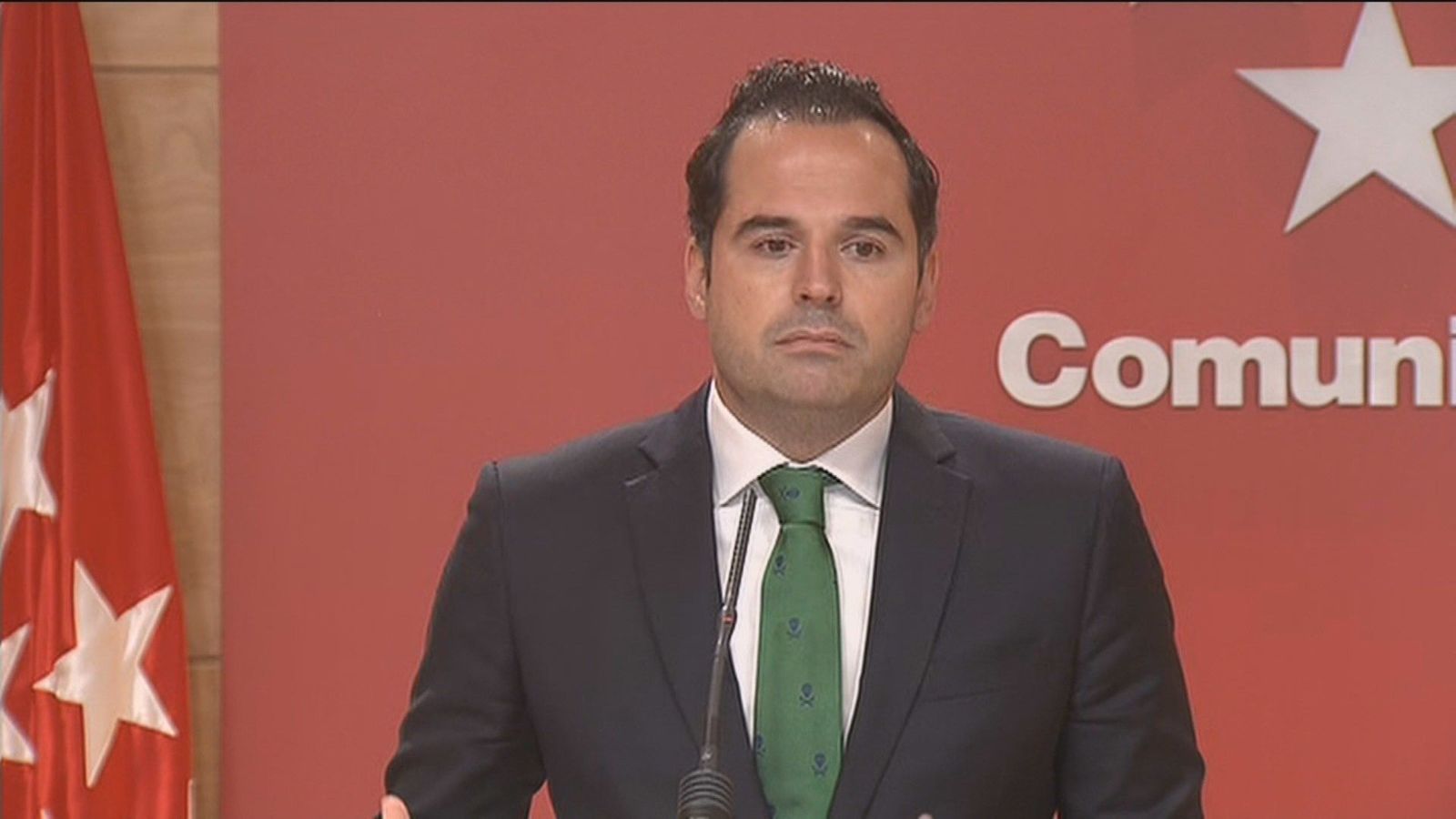 Arrimadas agradece a Aguado su entrega "al servicio de los madrileños"
