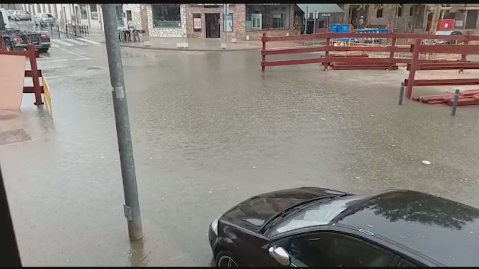 Una tromba de agua de apenas unos minutos provoca inundaciones en Villanueva del Pardillo