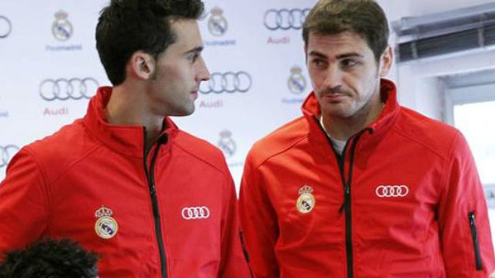 Guerra en las redes sociales entre Arbeloa y Casillas