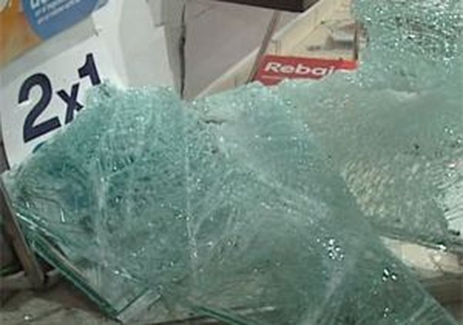 Roban por el método del alunizaje en una óptica de Parla