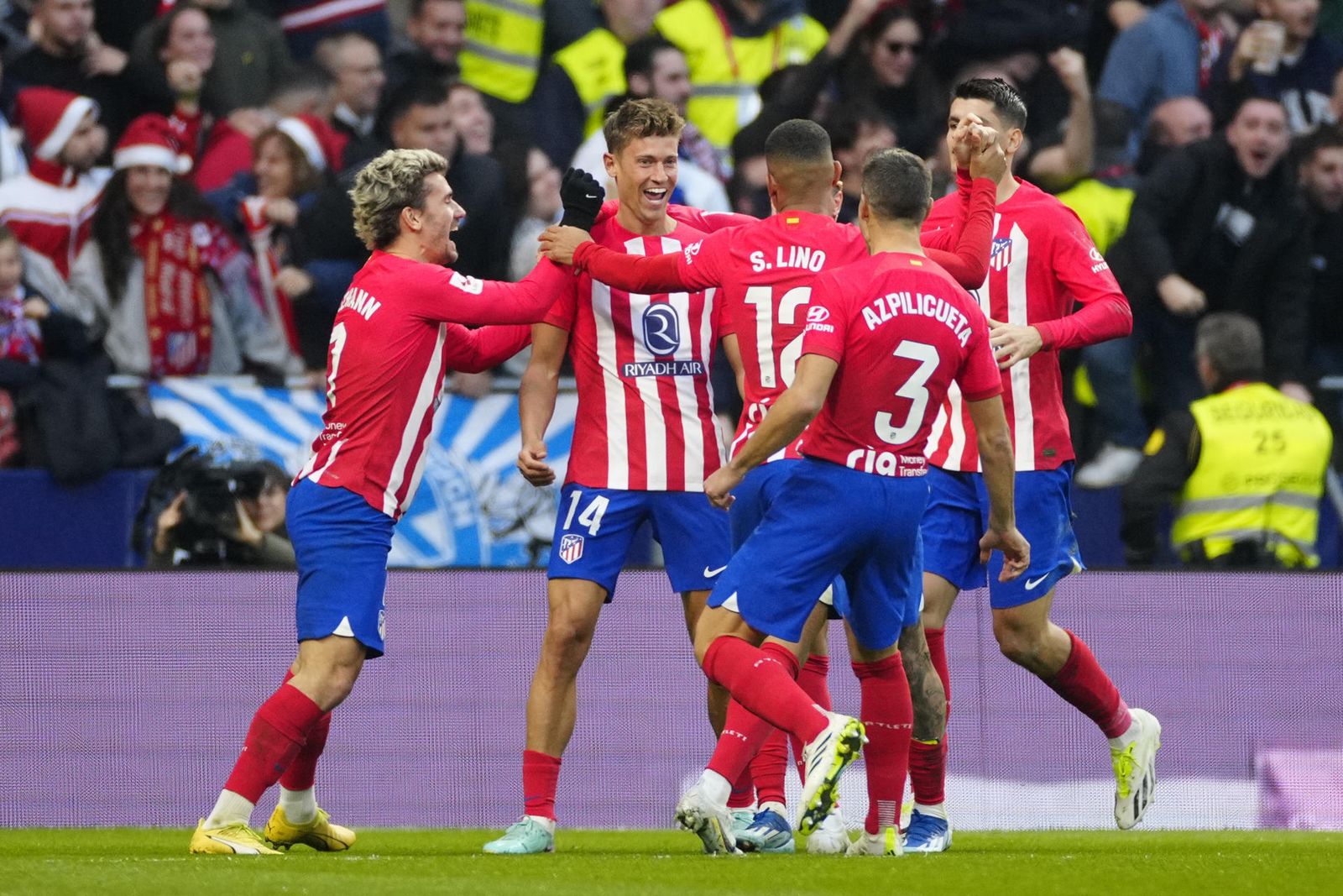 Marcos Llorente celebra su gol al Sevilla