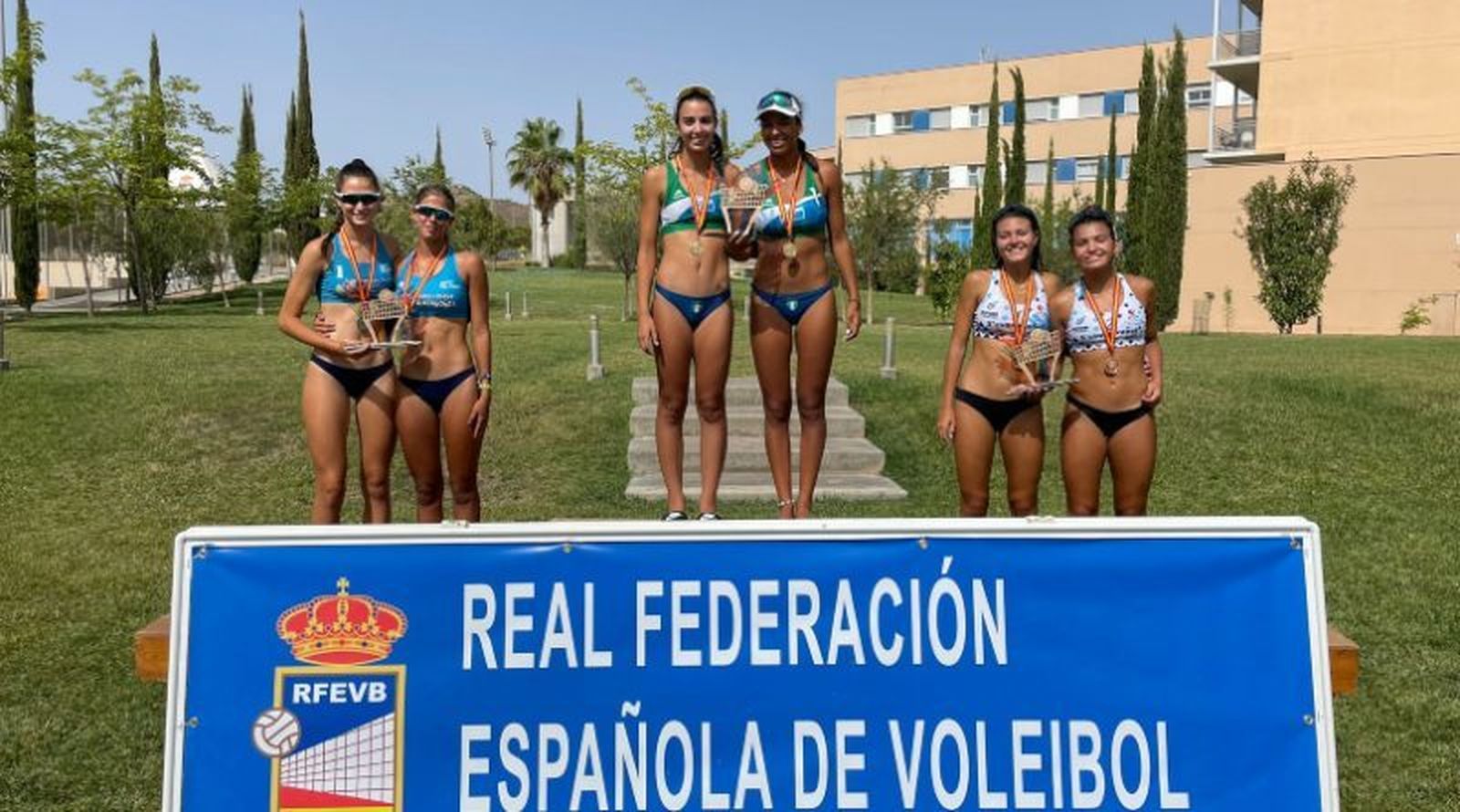 Podio del campeonato de España sub'21 de vóley playa