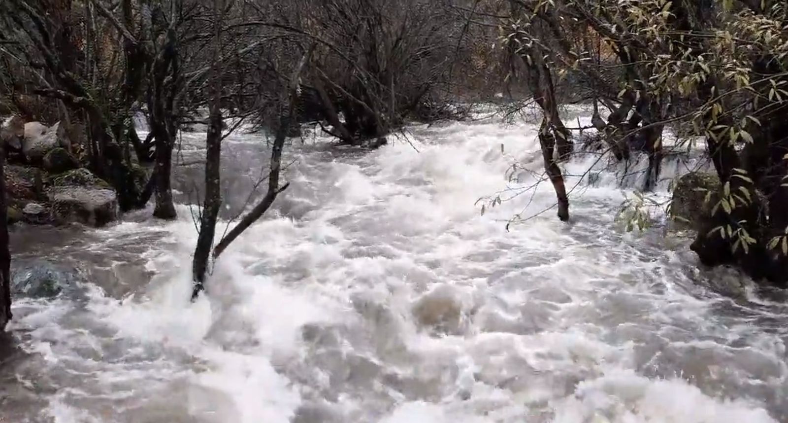 El Manzanares se desborda en La Pedriza