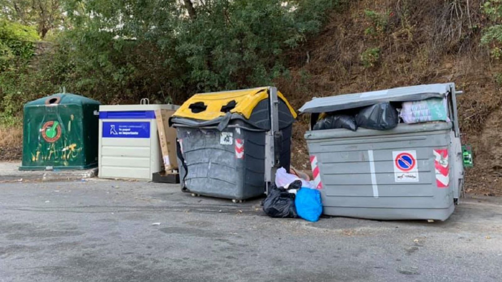 Contenedores de basura en Miraflores de la Sierra