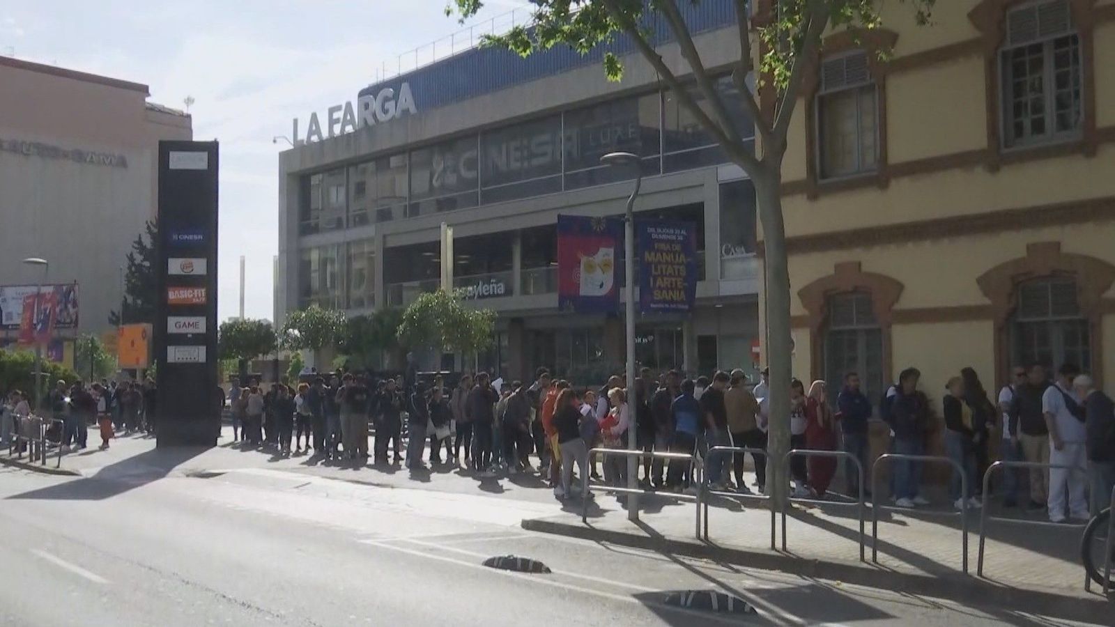 La regularización de migrantes doblan las previsiones del Gobierno y superan las 900.000 peticiones