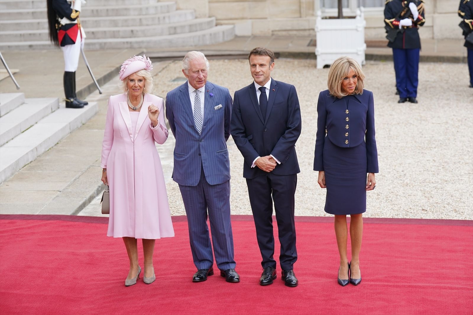 Carlos III y Camila son recibidos por Emmanuel Macron y su esposa Brigitte