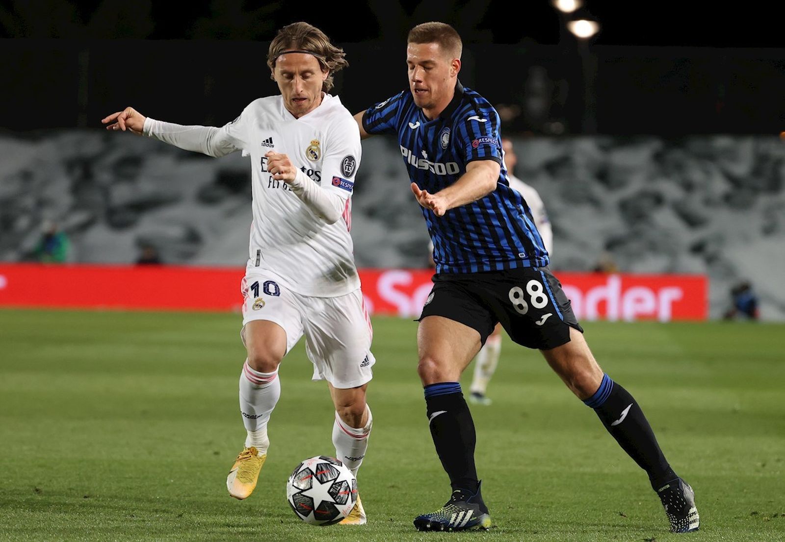 Luka Modric ante el Atalanta