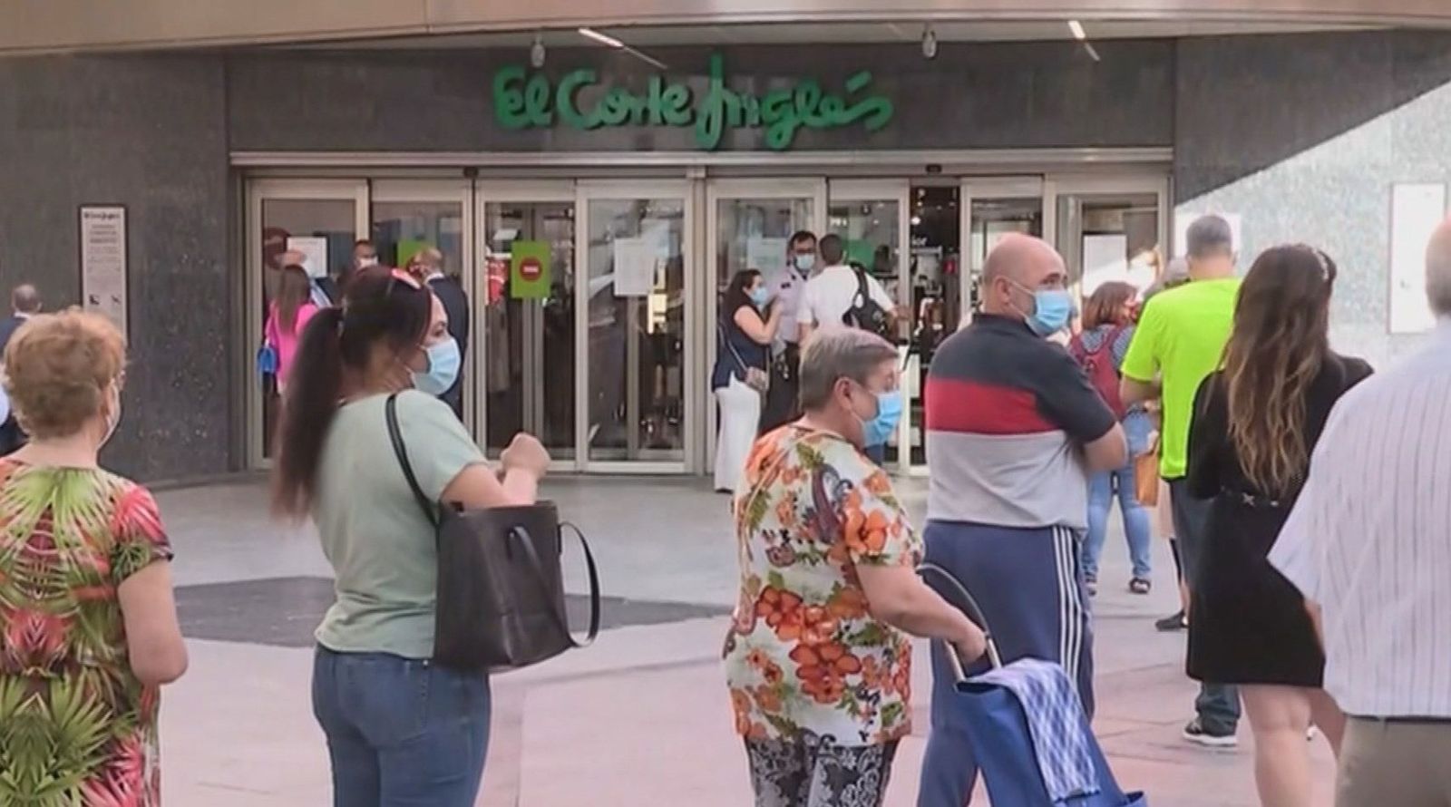 Comienzan las rebajas de verano adelantadas en los comercios de Madrid