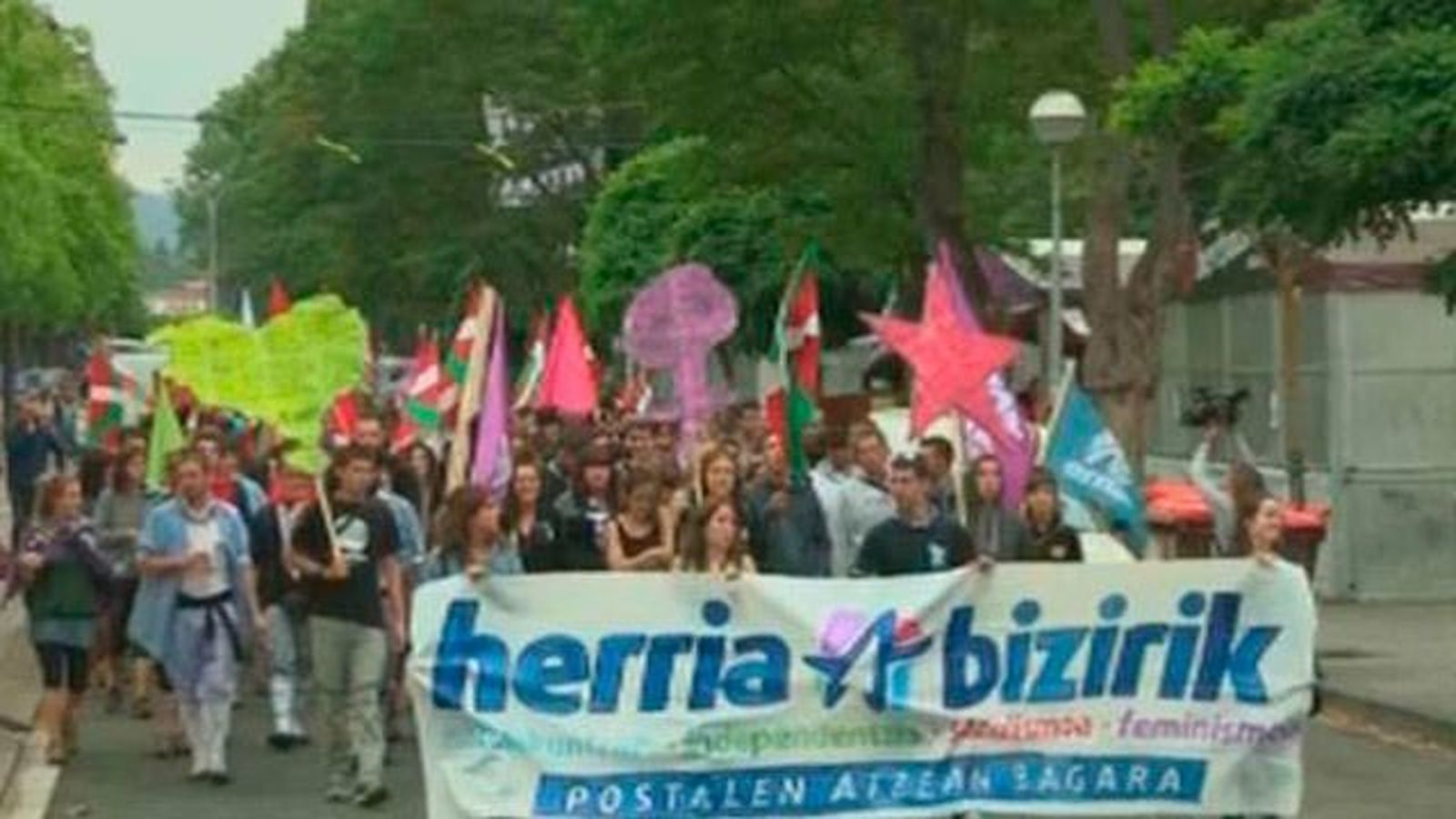 Grupos del entorno de EH Bildu se manifiestan contra el turismo en Vitoria