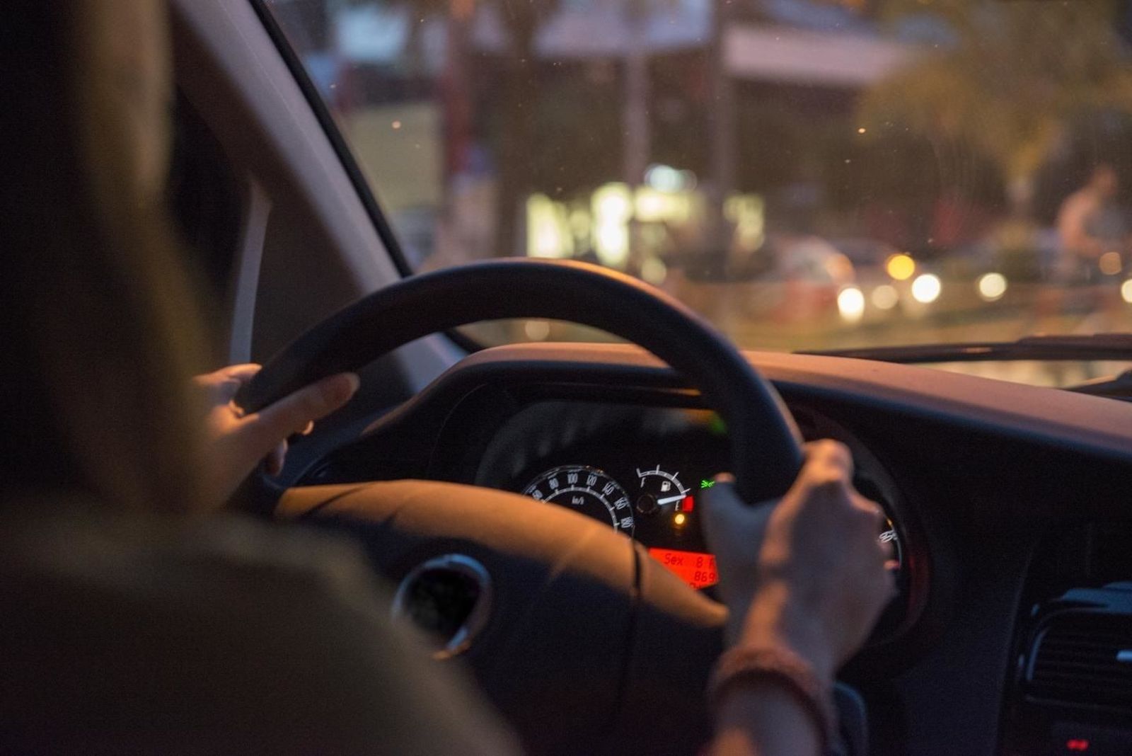 Las mujeres tienen un 17% más de riesgo de morir en accidentes de tráfico