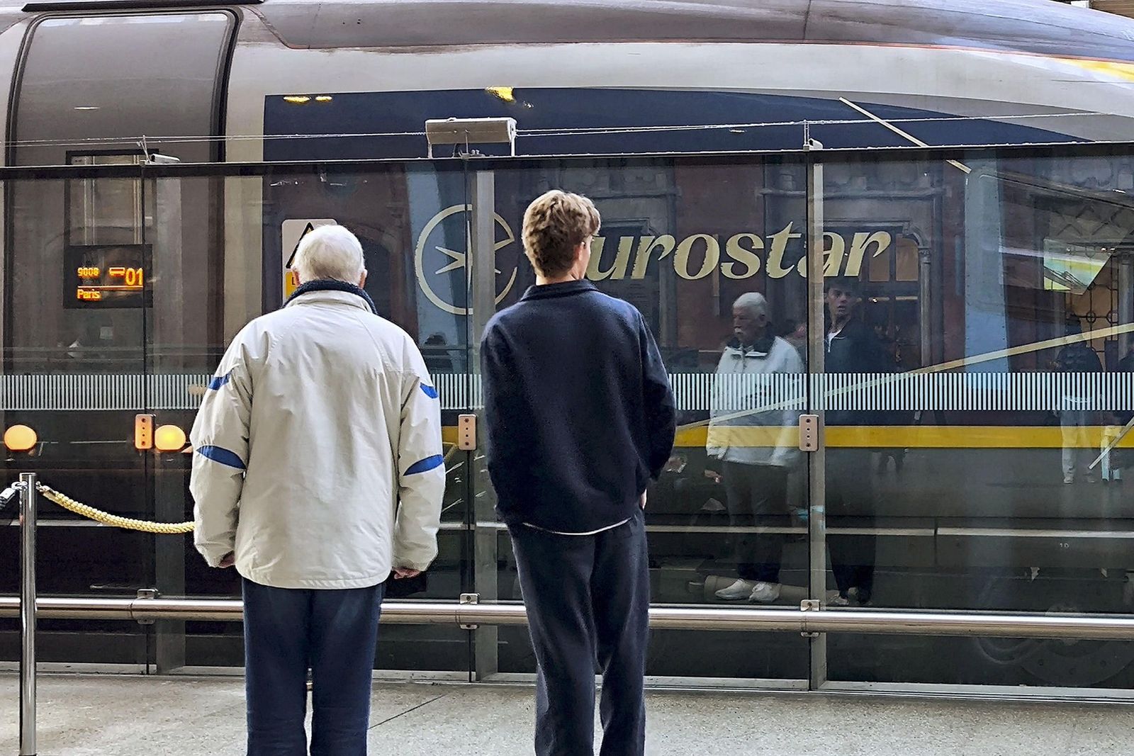 Suspendido el servicio ferroviario en el Eurotúnel por un problema eléctrico