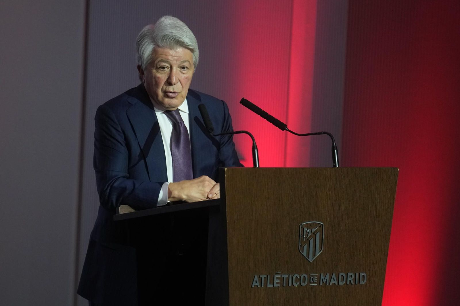 Cerezo: "Si la mayoría quiere el cambio de escudo, se hará"