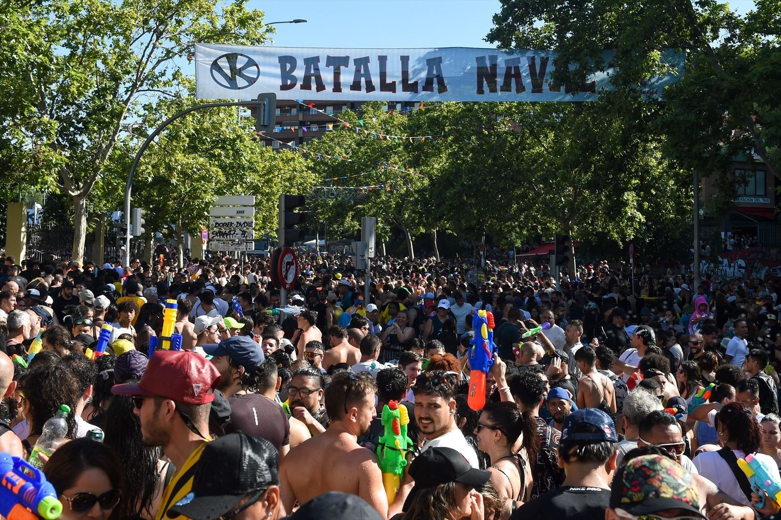 Vecinos y vecinas se reúnen para celebrar la Batalla Naval en Vallecas en 2025