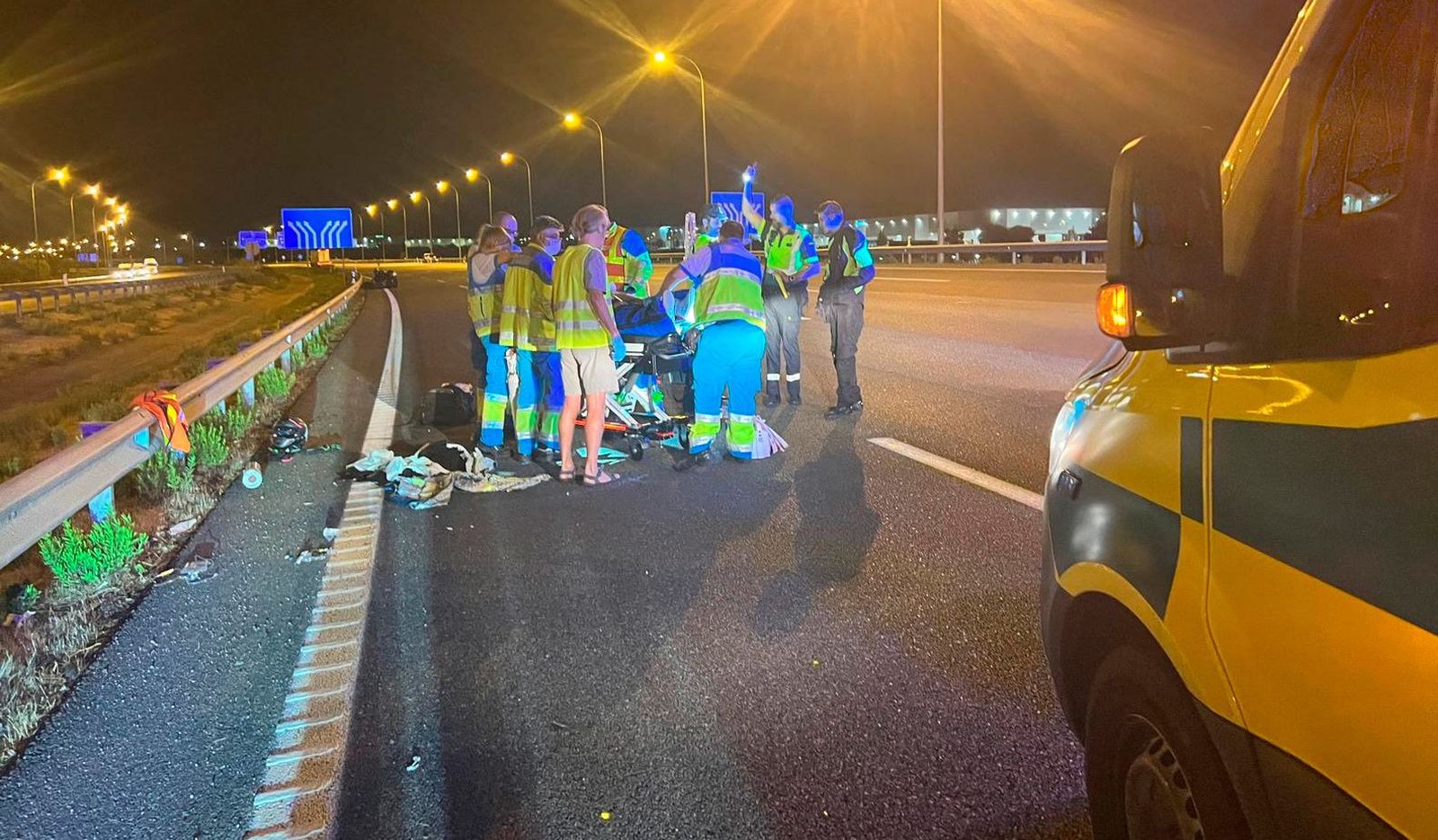 Accidente de moto en la M-50: Una joven en estado crítico tras estamparse contra el quitamiedos de la autovía