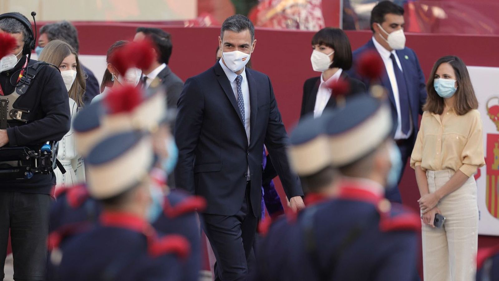 Abucheos a Sánchez al inicio del desfile del 12-O pese a distancia del público de tribunas y su ajustada llegada
