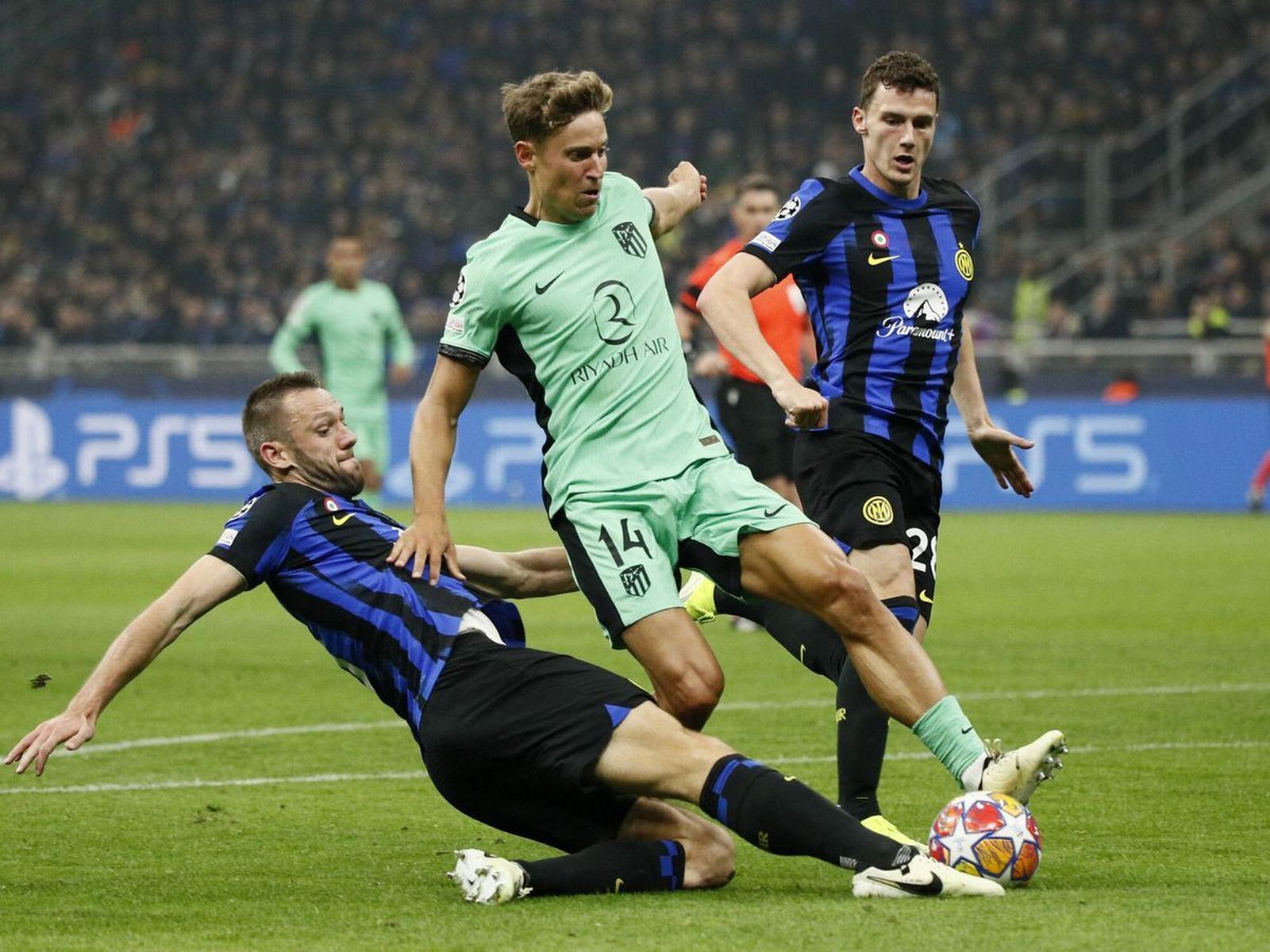 Marco Llorente ante el Inter