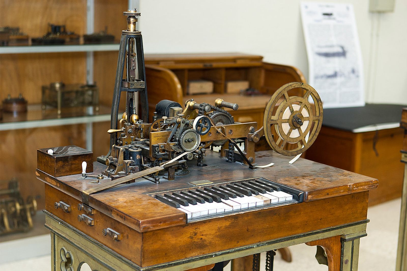 Telégrafo 'Huhges' del Museo Torres Quevedo
