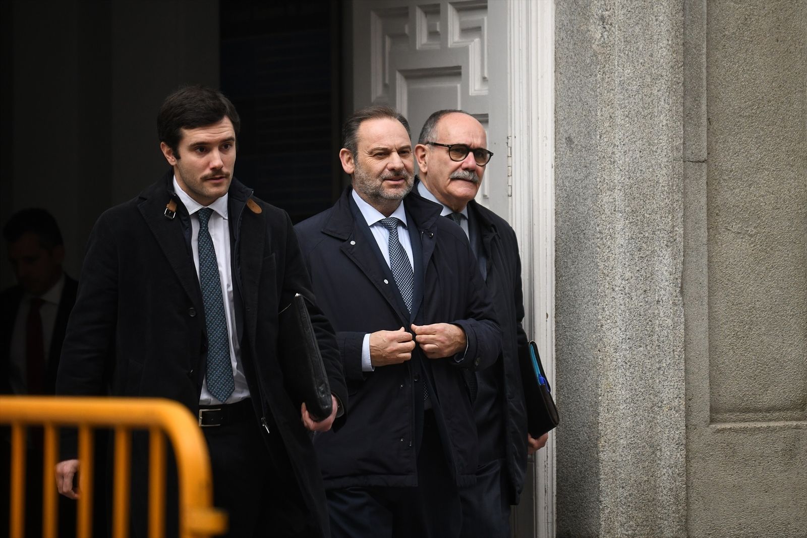 El ex ministro de Transportes José Luis Ábalos (c) sale de declarar al Tribunal Supremo,