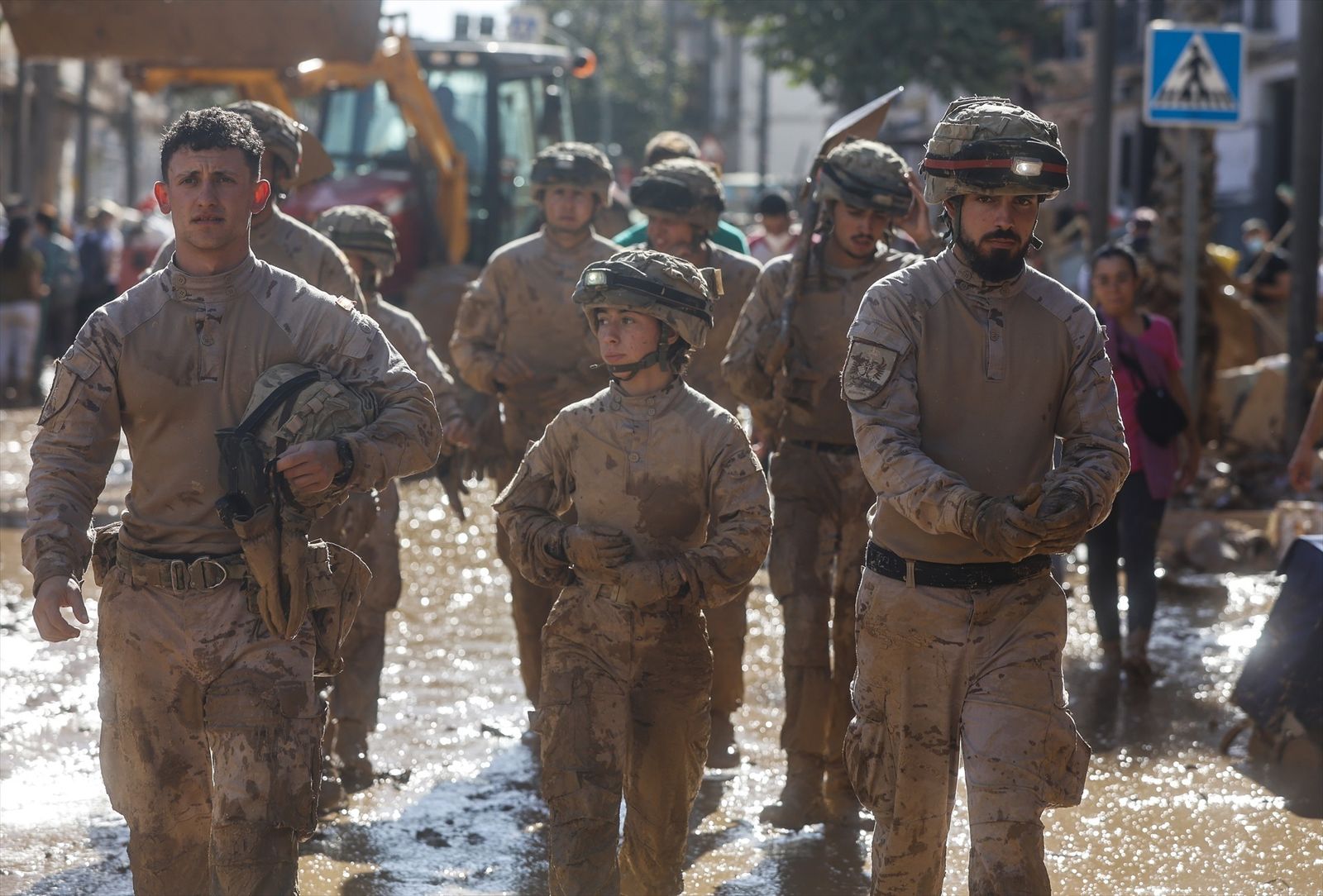 Varios militares colaboran en las labores de reconstrucción en la Comunidad Valenciana