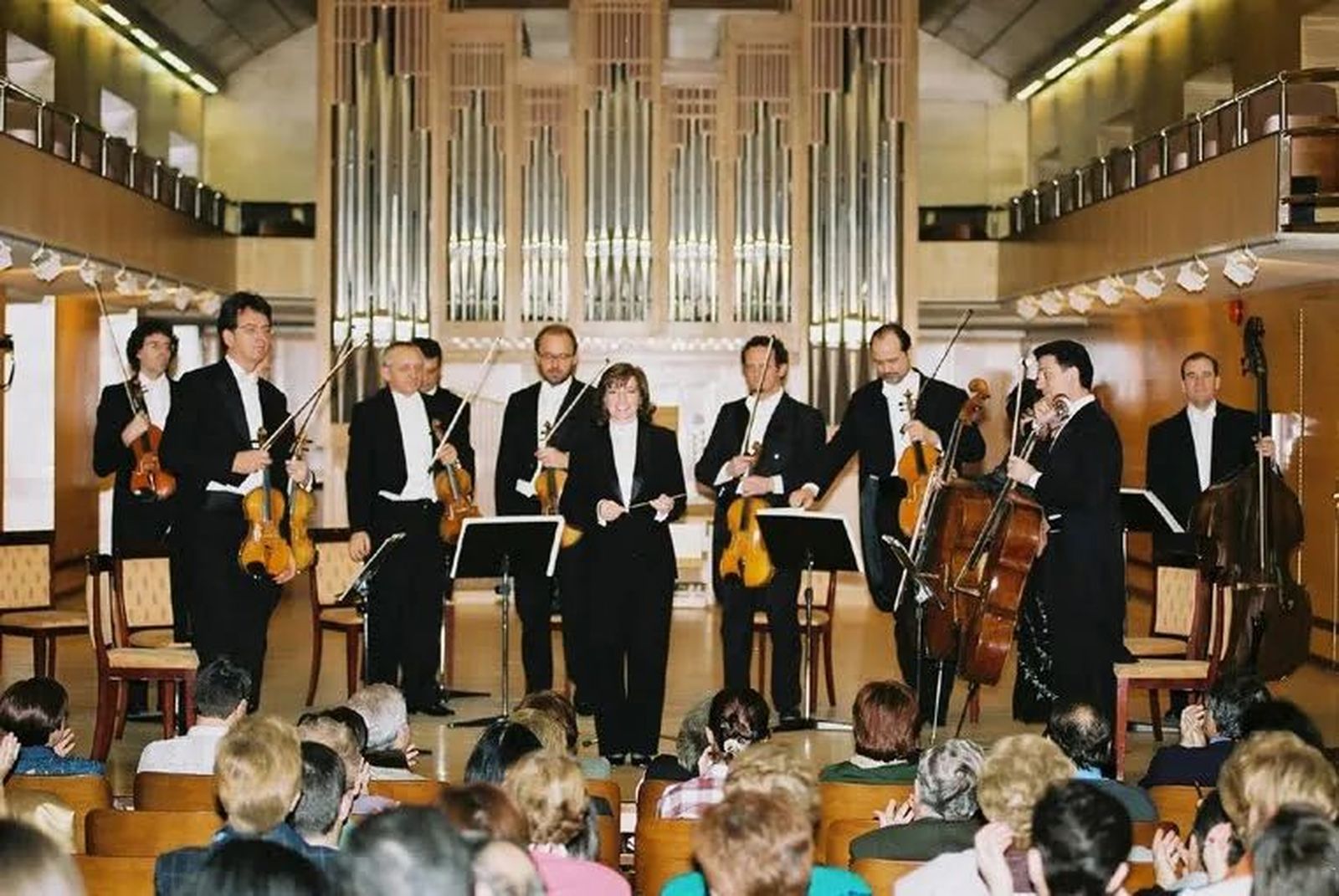 Formación de la Orquesta de Cámara Villa de Madrid durante un concierto