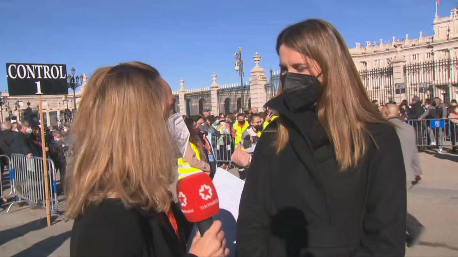 La portavoz del PSOE Mar Espinar acude a la explanda de enfrente de la Catedral de la Almudena para celebrar el día de la patrona