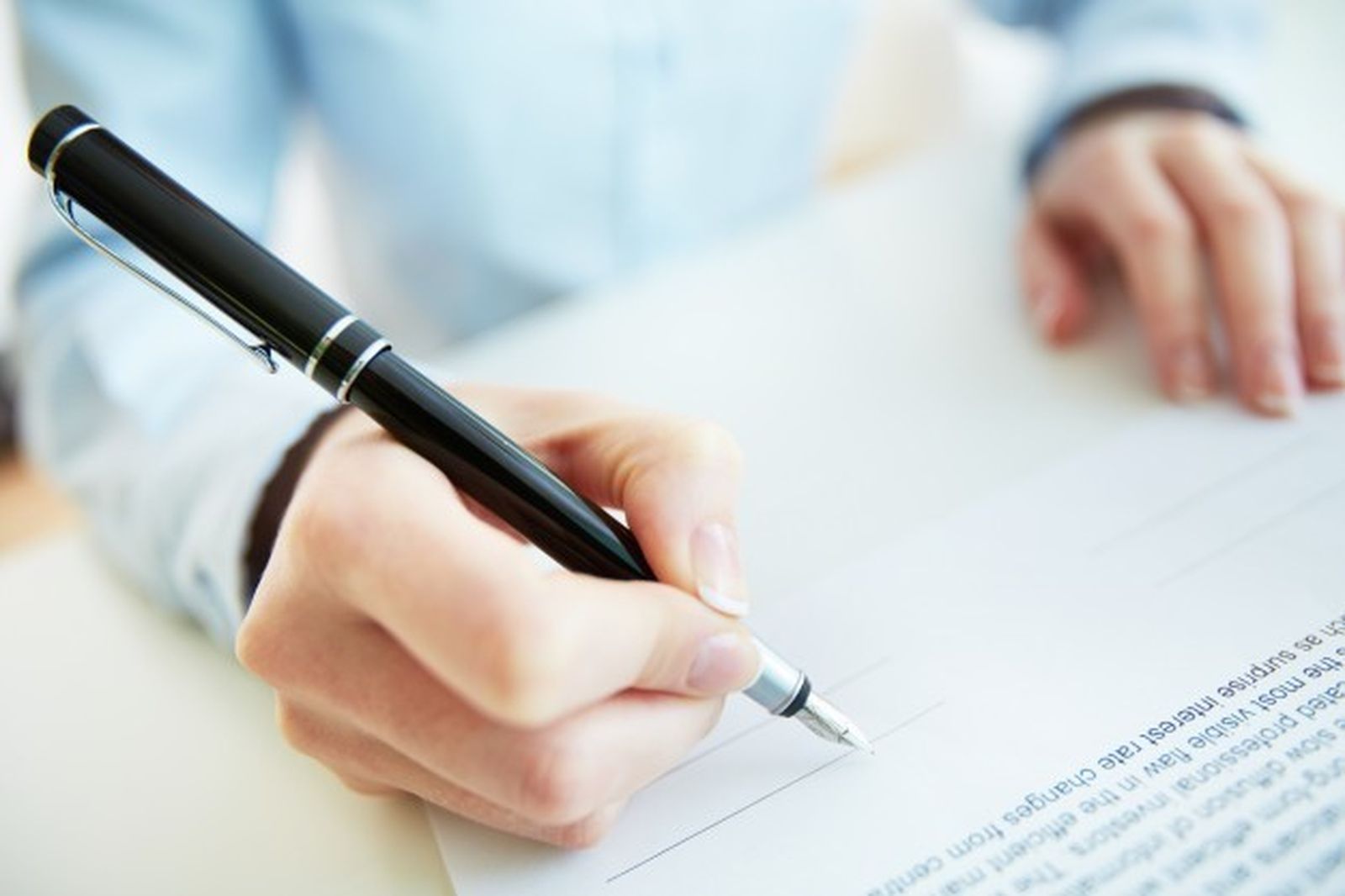 ¿Deberían prohibirse los contratos a familiares de cargos públicos ?