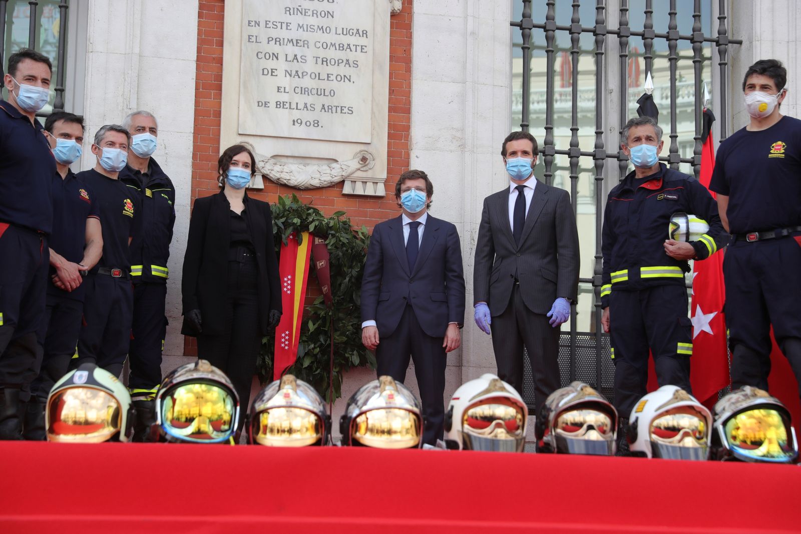 Ayuso rinde homenaje a los héroes de 2020 que han luchado contra el COVID-19