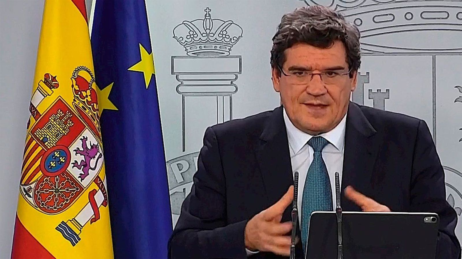 Escrivá plantea subir medio punto las cotizaciones sociales durante 10 años para financiar las pensiones