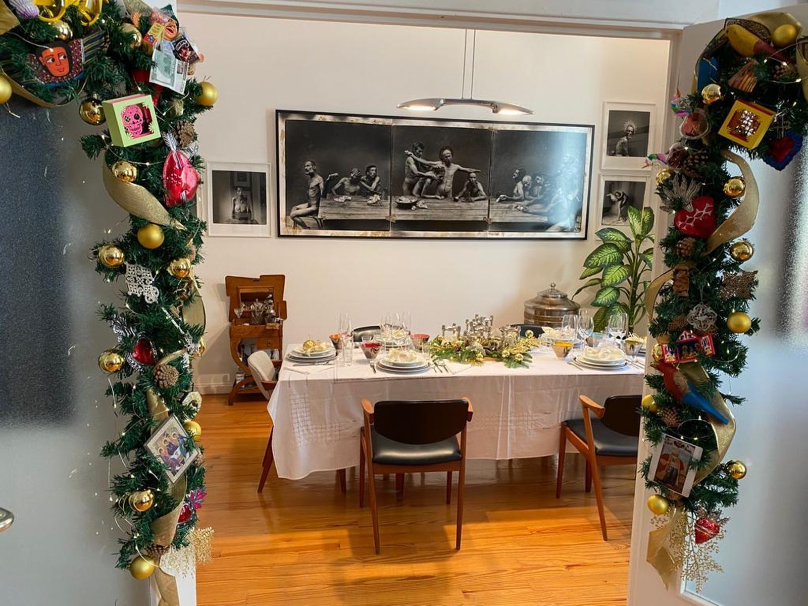 Ya tiene preparada la mesa para Nochebuena, aunque a sus propietarios, Mikel y Lukas, les queda aún por decidir algunos detalles...