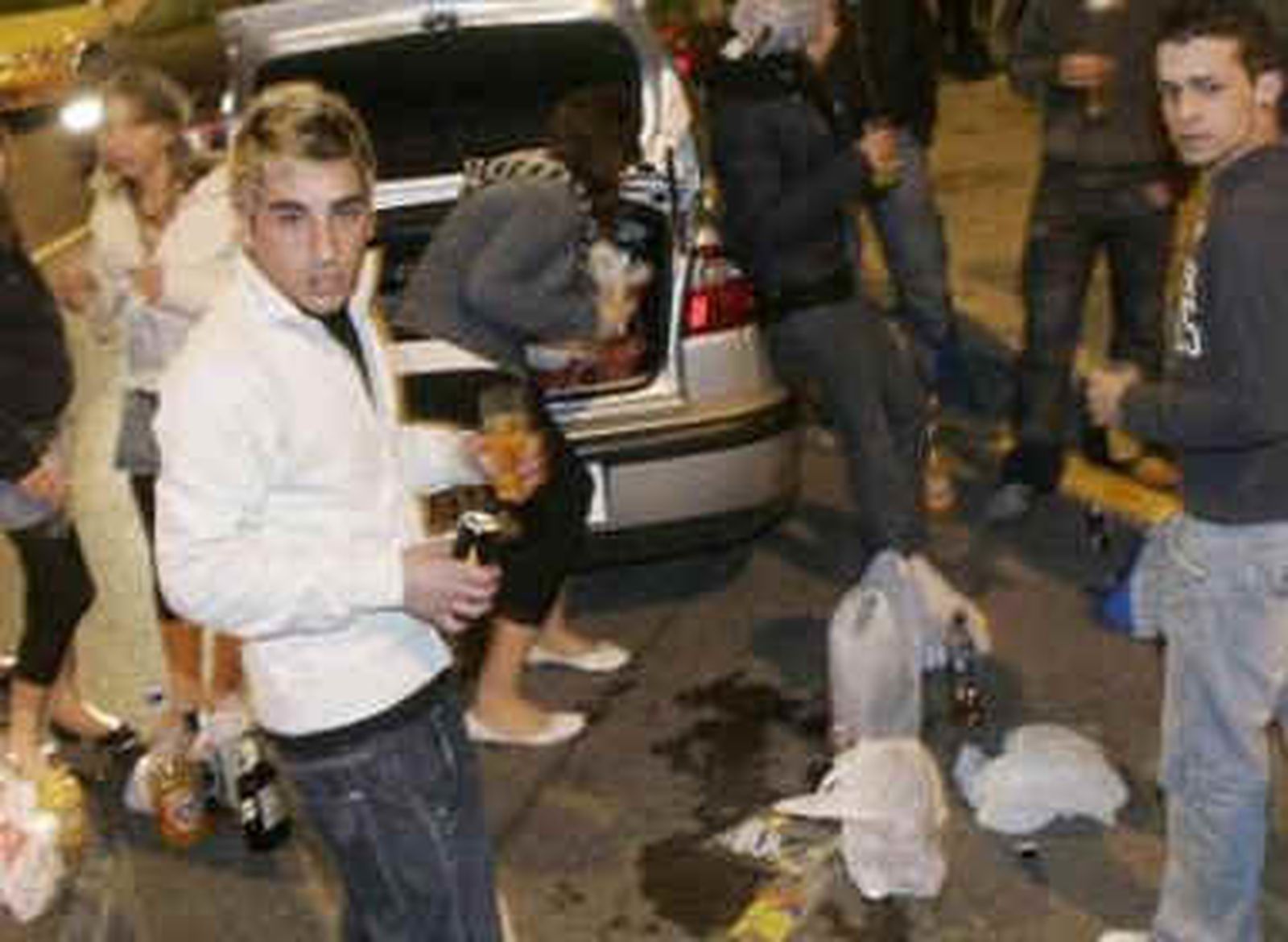 Los padres de menores en botellones serán multados