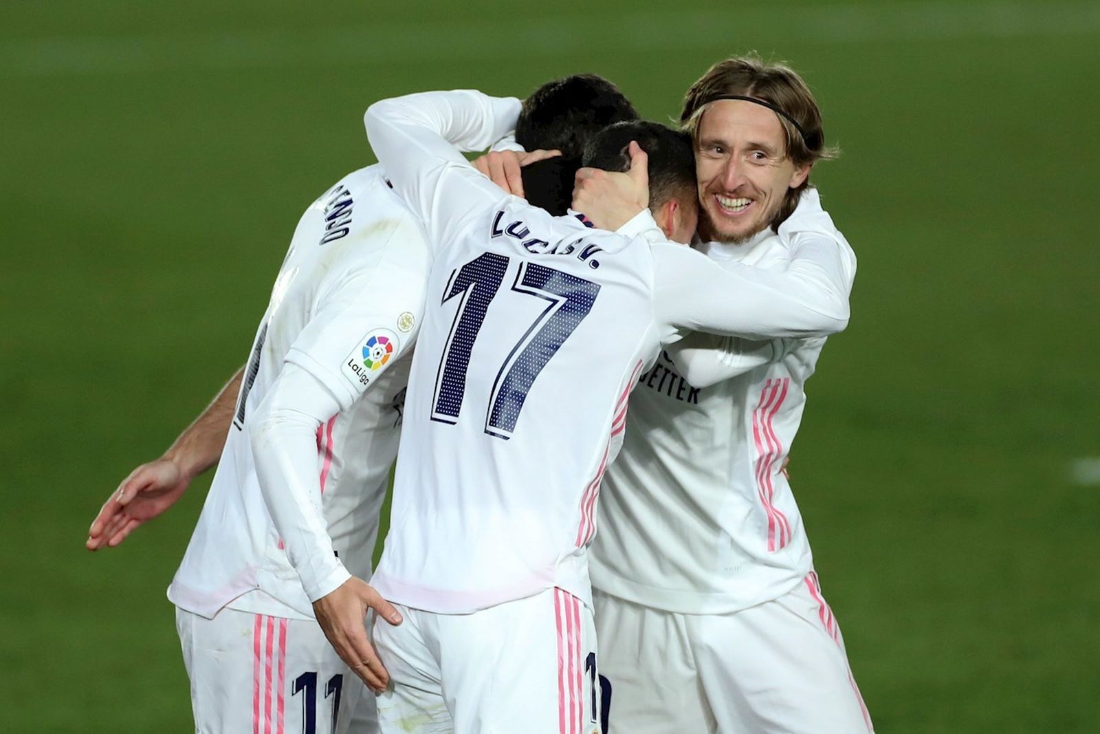 Los jugadores del Real Madrid celebran el segundo gol del equipo madridista