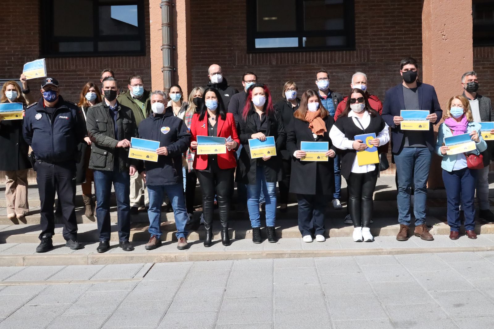 La corporación mostoleña en un acto de apoyo al pueblo de Ucrania
