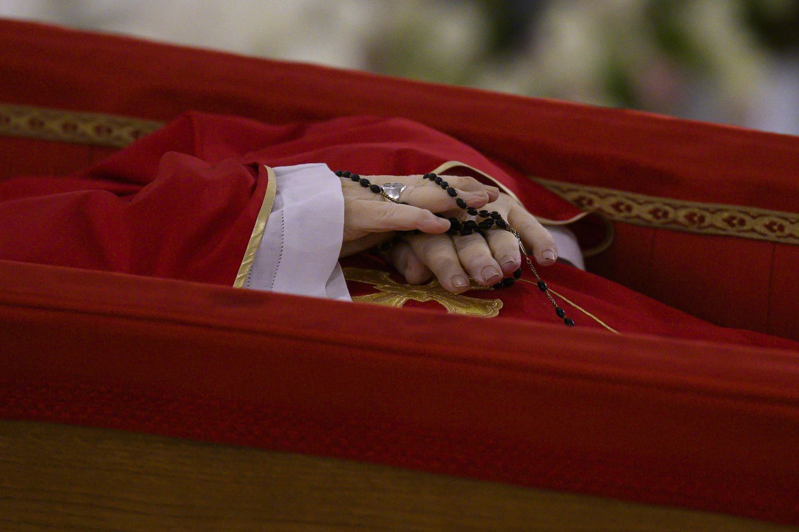 Primeras imágenes del papa Francisco tras su fallecimiento