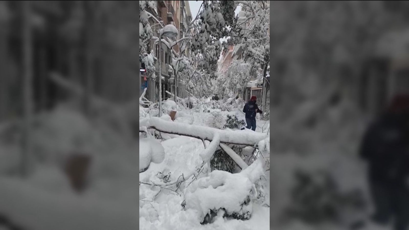 La calle Fuencarral llena de nieve