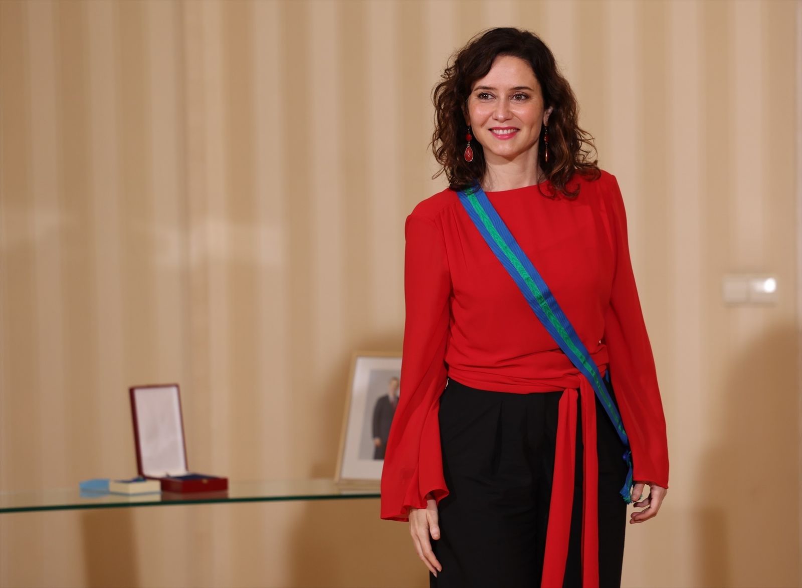 Ayuso, galardonada con la Banda y Lazo de la Gran Dama de los Reales Tercios de España